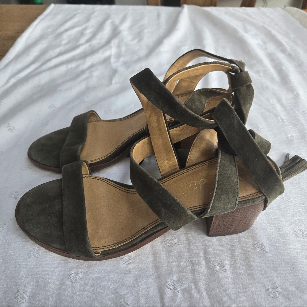 Splendid Dark Olive Green Strappy Sandal Heels Size 10